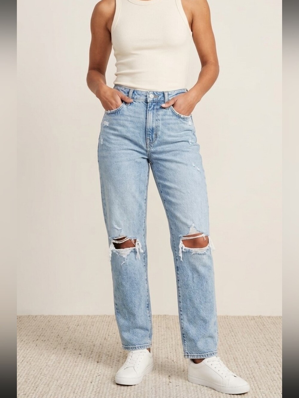 Old Navy Women’s Light Blue Distressed High-Rise Jeans